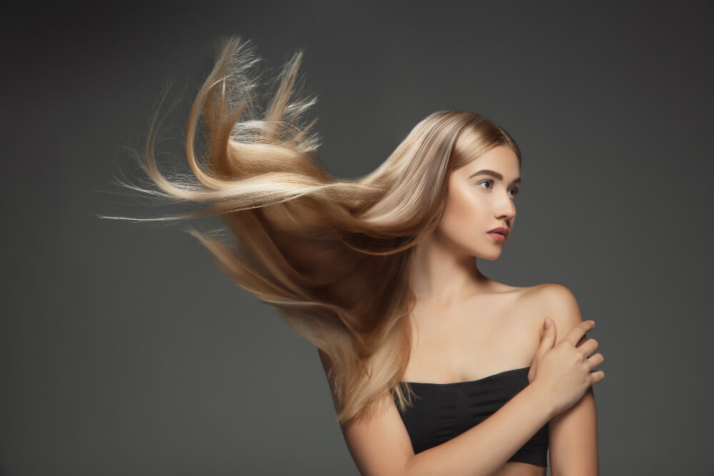 Como fazer realinhamento em cabelos loiros: 6 dicas para um resultado perfeito