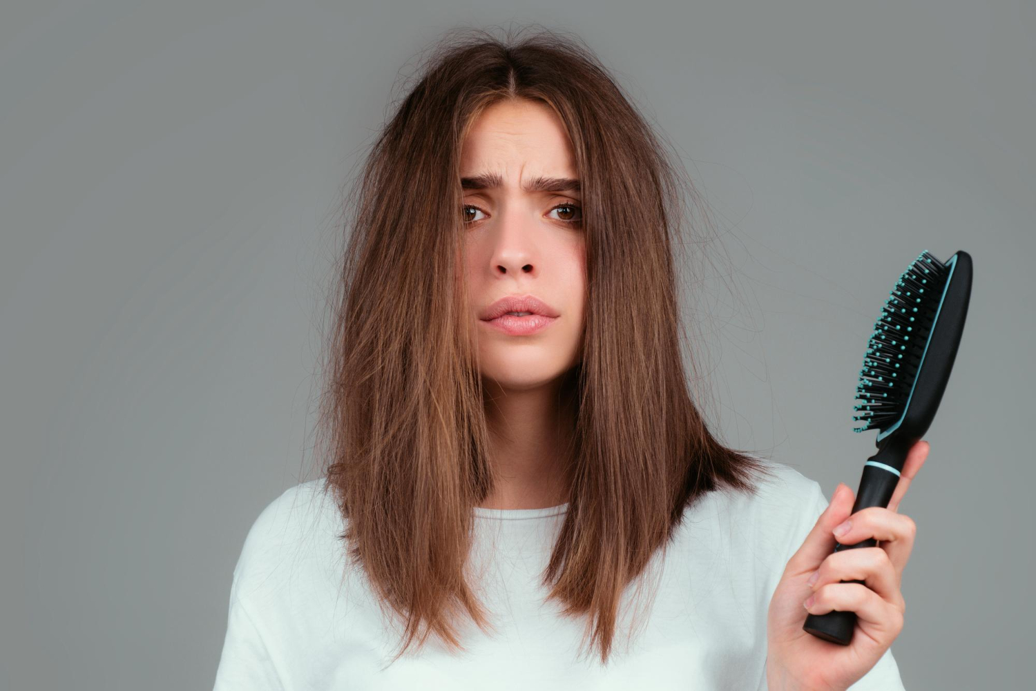 Como eliminar o frizz do cabelo: dicas que realmente funcionam